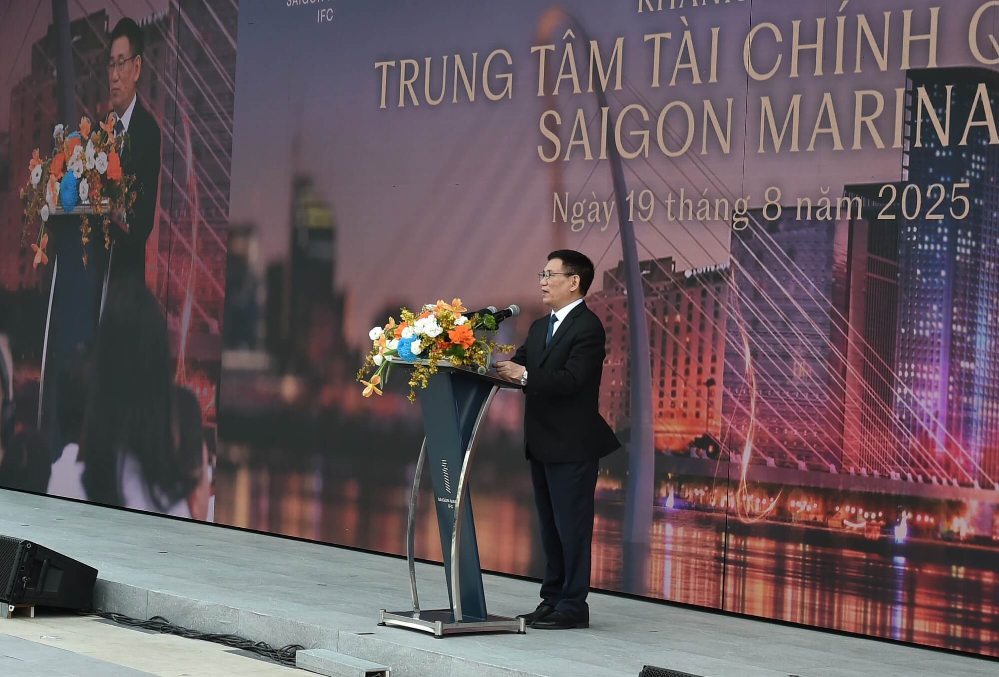 Deputy Prime Minister of the Government, Hồ Đức Phớc, delivers a speech at the inauguration ceremony